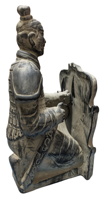 Estatua de Arquero Negro con Escudo de Terracota Arrodillado 35cm