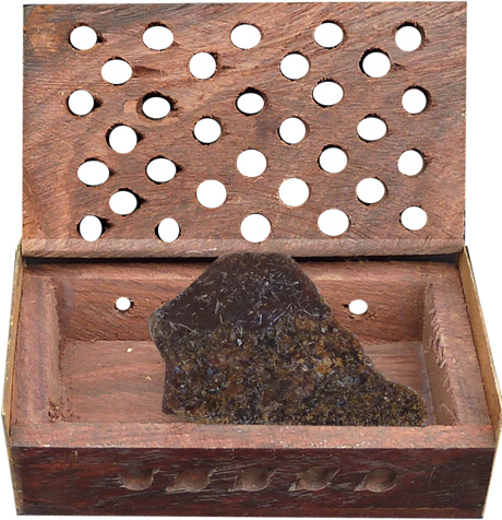 Caja de madera que contiene 5g de nag champa amber X3