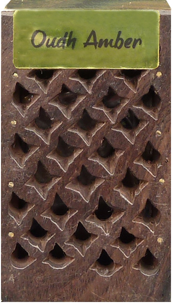 Caja de madera que contiene 5g de ámbar oudh X3