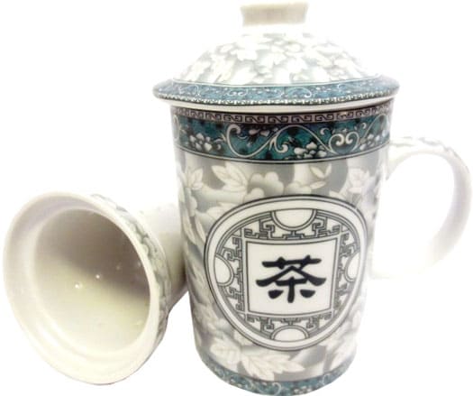 Taza y Tetera de porcelana con letra china.
