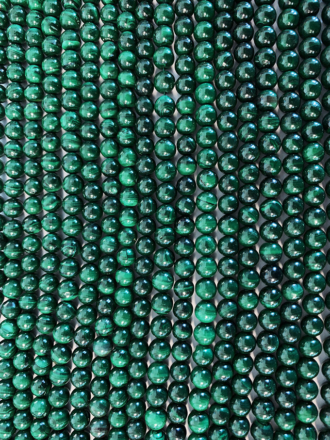 Perlas de malaquita de 8mm en hilo de 40cm