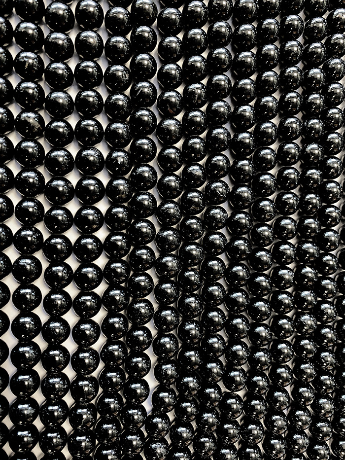 Perlas de turmalina negra A de 10mm en hilo de 40cm