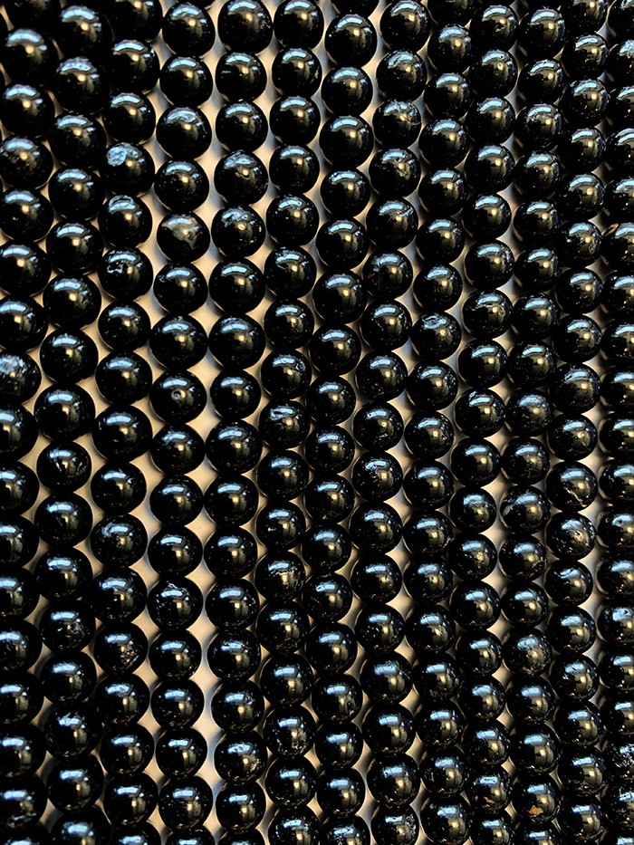 Perlas de turmalina negra A de 5-6mm en hilo de 40cm