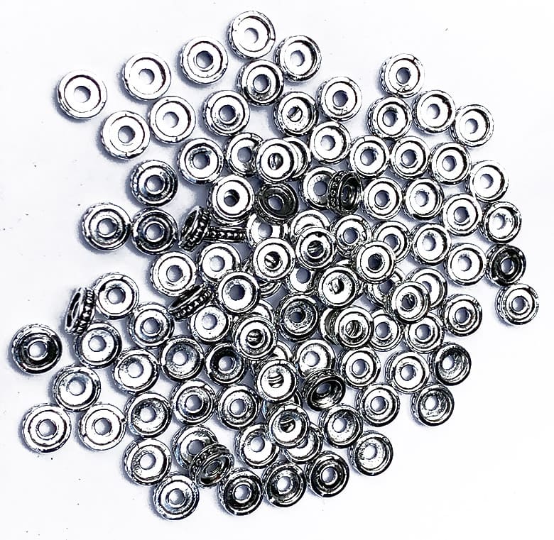 Espaciador de metal plateado redondo plano tribal 6mm x100