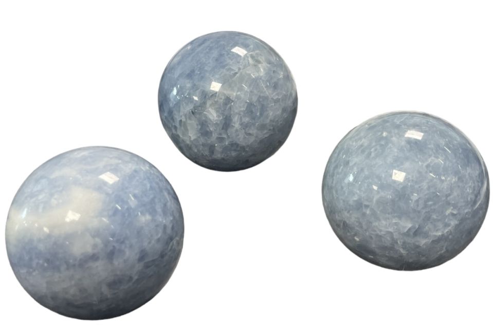3 Esferas de Calcita Azul Pulida 1.545k