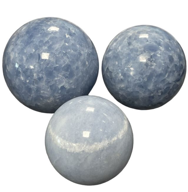 3 Esferas de Calcita Azul Pulida 1.687 k