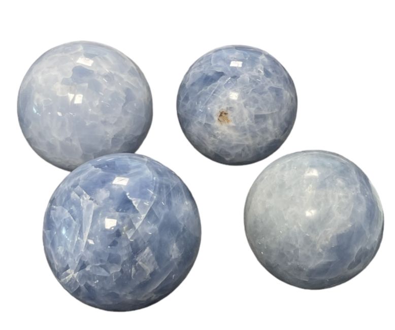 4 Esferas de Calcita Azul Pulida 1.710k