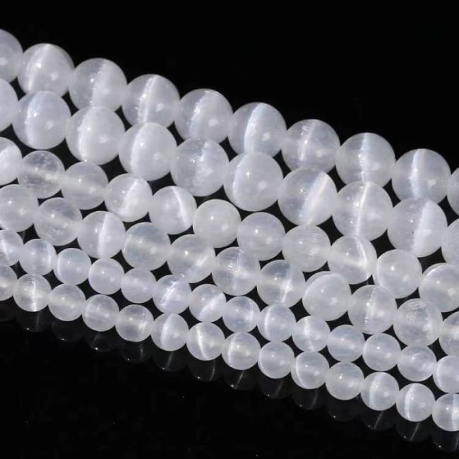 Perlas de Selenita AA de 6mm en hilo de 40cm