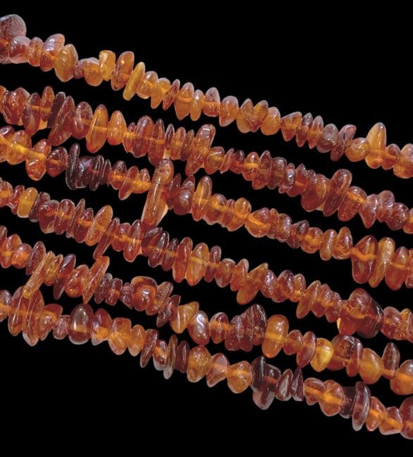 Virutas de ámbar de 3-8 mm en hilo de 35 cm