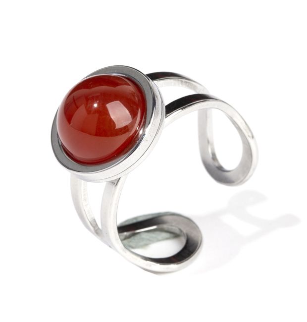 Anillo redondo de acero inoxidable plateado con ágata roja A