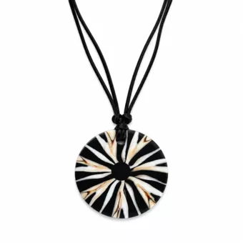 Collar de nácar con cordón de terciopelo