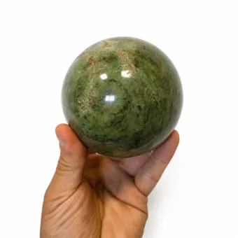 Esfera serpentina pulida de 1,040 kg