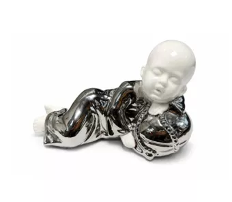 Figura de Monje Budista Tumbado en Cerámica Blanca y Plateada 18cm