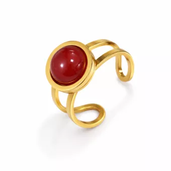 Anillo redondo de acero inoxidable chapado en oro con ágata roja.