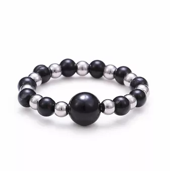 Anillo de perlas de plata con turmalina negra