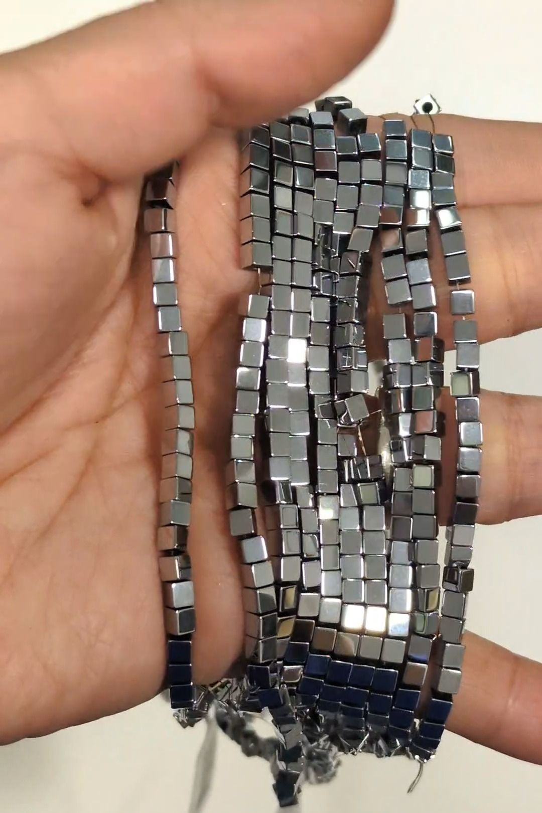 Cuentas espaciadoras cuadradas de hematita plateada (3 x 3 mm)