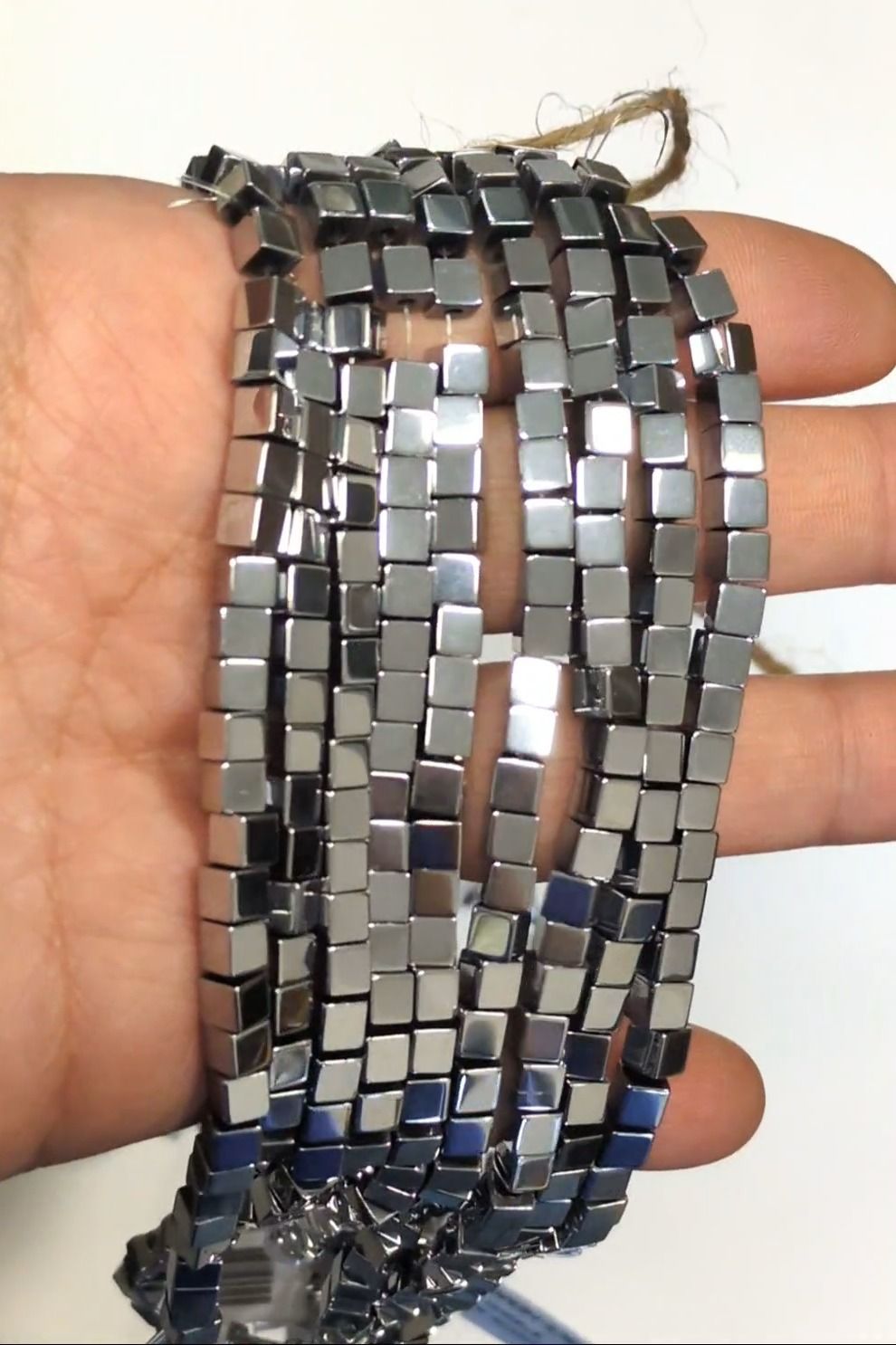 Cuentas espaciadoras cuadradas de hematita plateada (4 x 4 mm)