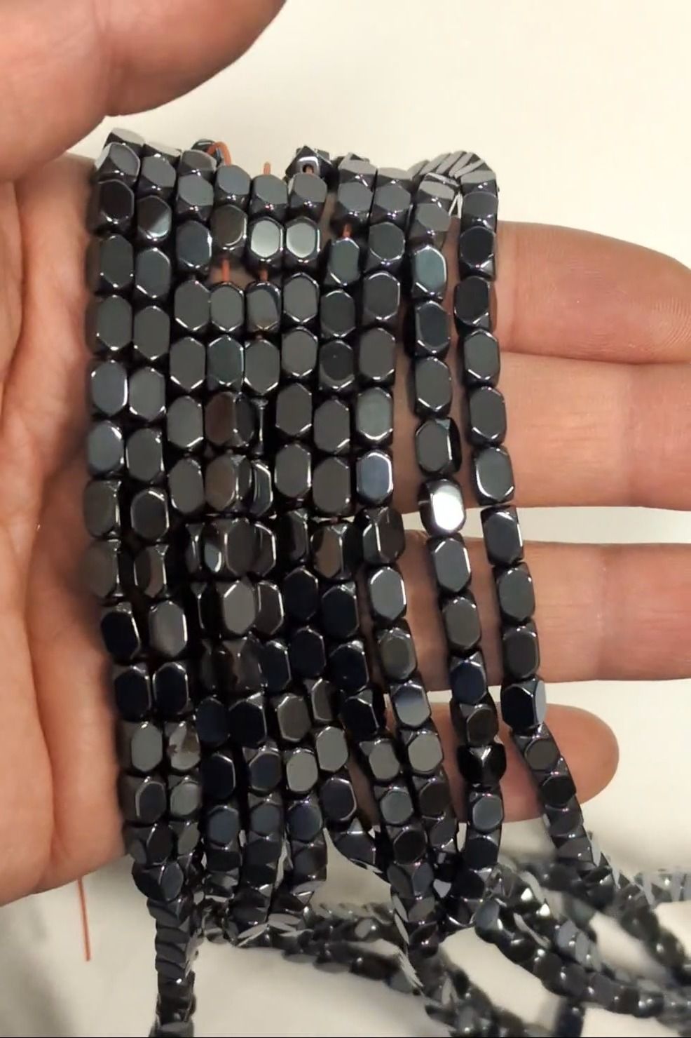 Cuentas espaciadoras de hematita rectangulares redondeadas de 3,7 x 5,5 mm