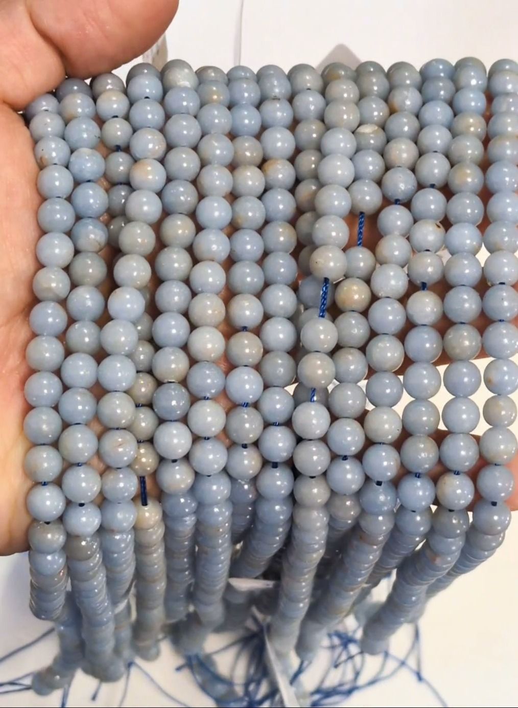 Perlas de Angelite de 6mm A en hilo de 40cm