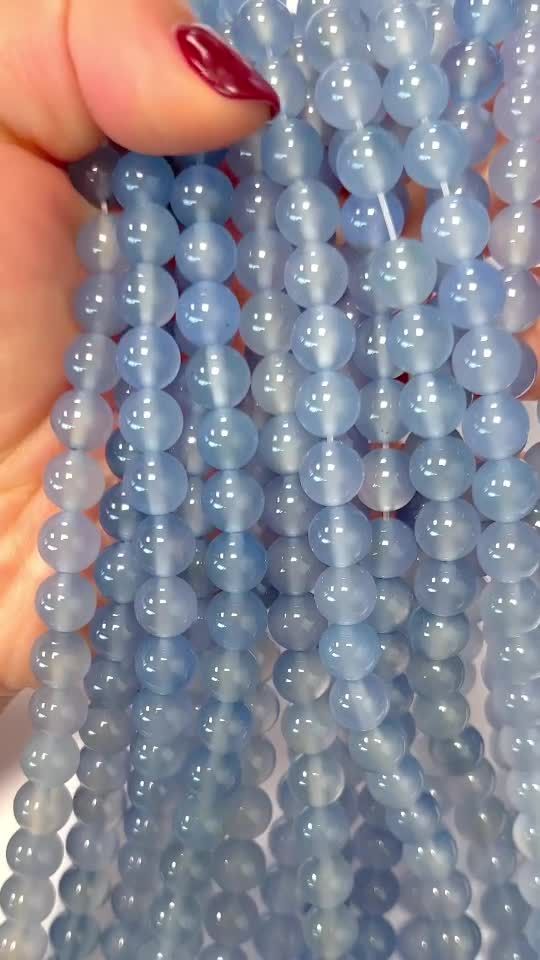 Perlas de  calcedonia azul A de 8mm en hilo de 40cm