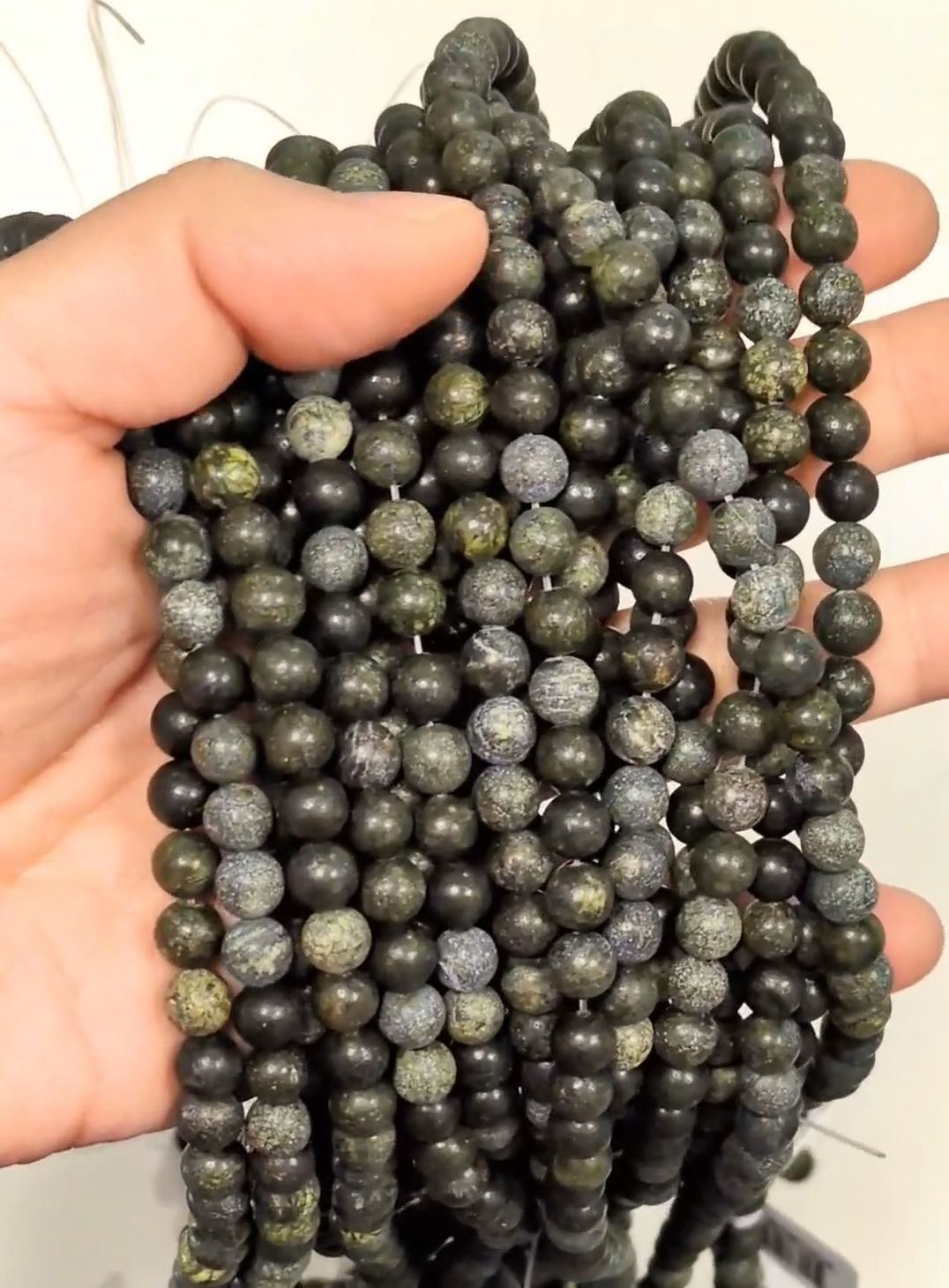 Cuentas peruanas serpentinas, 6 mm, en un hilo de 40 cm