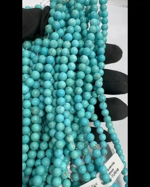 Turquénita Howlita natural teñida cuentas A de 6 mm en alambre de 40 cm