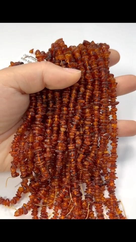 Virutas de ámbar de 3-8 mm en hilo de 35 cm
