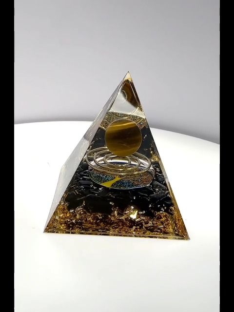 Pirámide de Orgonita Ojo de Tigre y Obsidiana Negra Espiral y del Árbol de la Vida